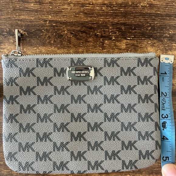 Michael Kors belt bag (belt not included) - Picture 2 of 5